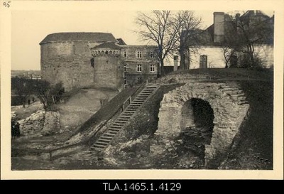 Big Beach Gate. Gunshot basement (passing to the bastion), excavated in 1934.  similar photo
