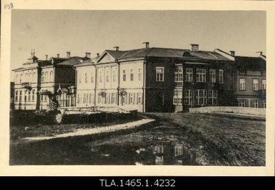 Narva mnt and the corner of the New Port Street.  duplicate photo