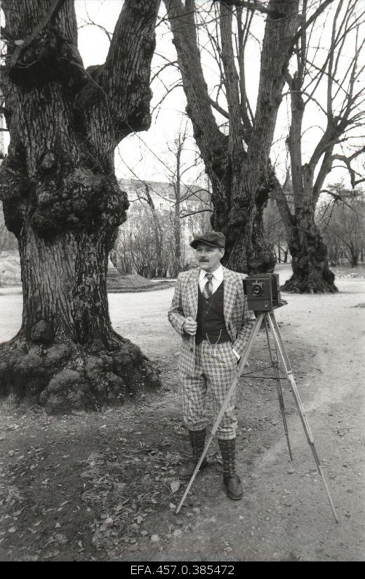 Photographer Kalju in the big photographer's costume (film studio Tallinn film "Lurich").