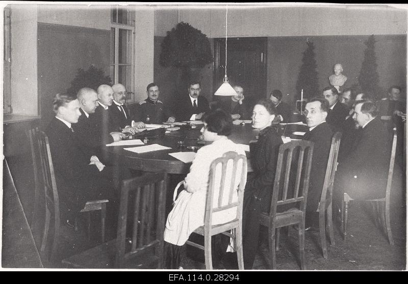 Take peace. Peace negotiations between the Republic of Estonia and the Soviet Russian peace embassies.