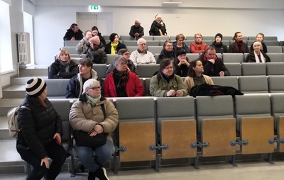 Lapinlahden mielisairaalan hoitohenkilökunta yhteiskuvassa rephoto