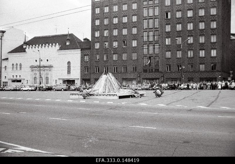 View of the Freedom Square in the lighting of the Baltic Freedom Square Molotov - Ribbentrop Pact on the 51st anniversary of its conclusion.