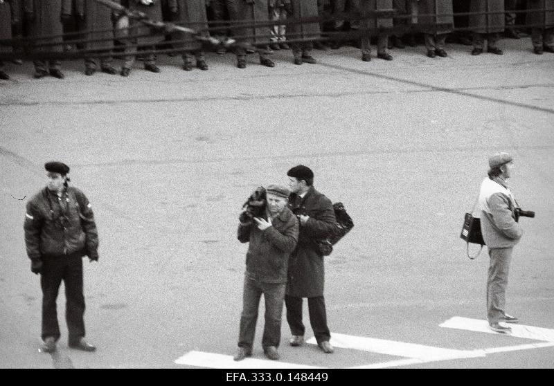 Rudjak, one of the leaders of the Intermovement, will maintain the parade of the Soviet Army on the 73th anniversary of the October Revolution with a video camera.