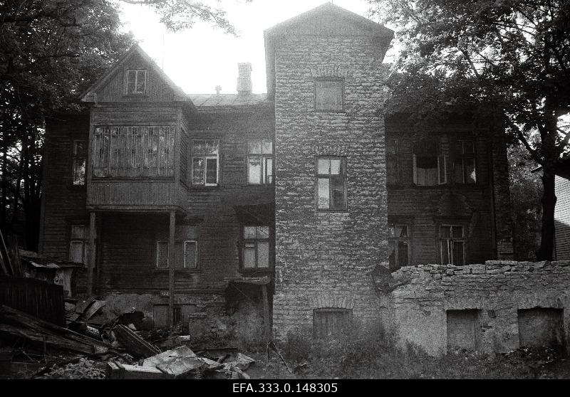View of the building on Salme Street by 44 hooves.