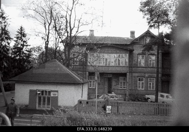 View on the corner of the Railway and Mai streets in Nõmmel.