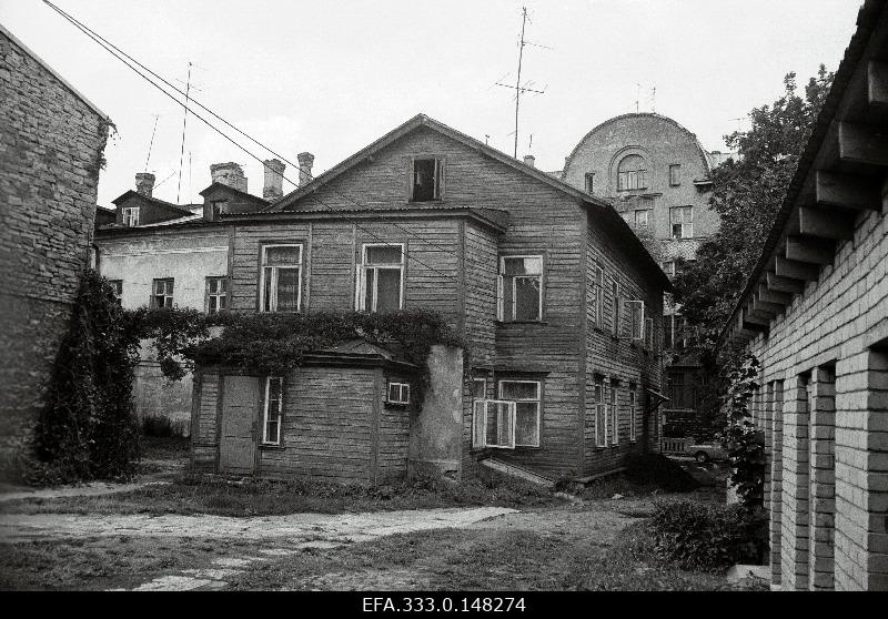 View of the building Tatari Street 28 by the courtyard.