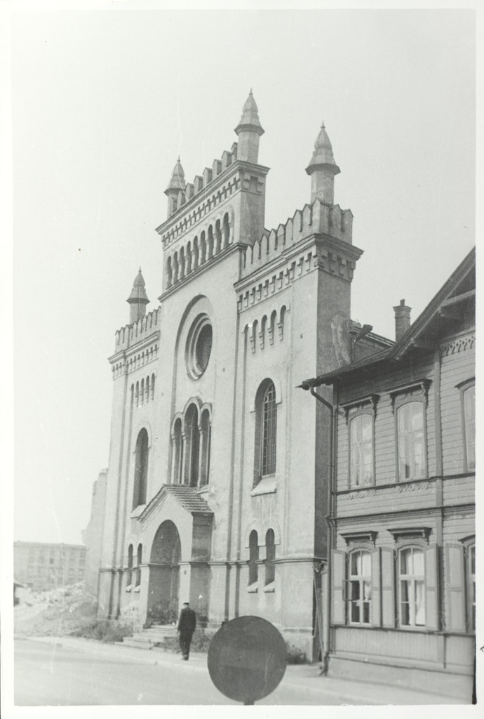 TLA 1465 1 985 Jewish synagogue at the corner of Sakala and Maakri Street in autumn 1948 - Jewish synagogue at the corner of Sakala and Maakri Street