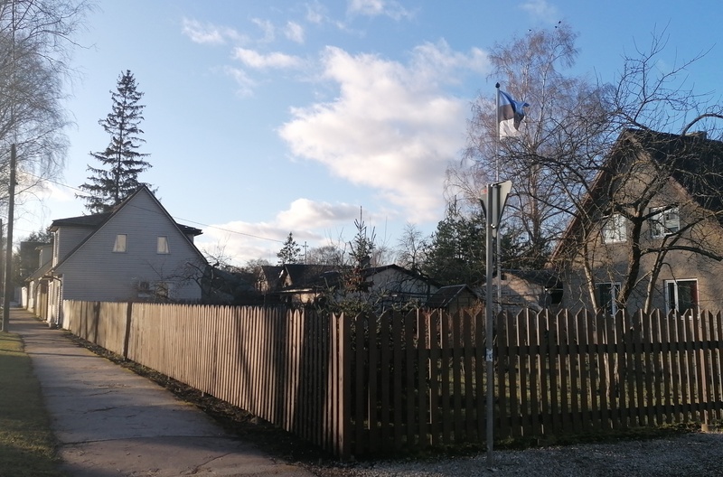 Sõbra t ja Nõva t ristmik, vaade elumajade hoovidesse. Tartu, 1988. rephoto
