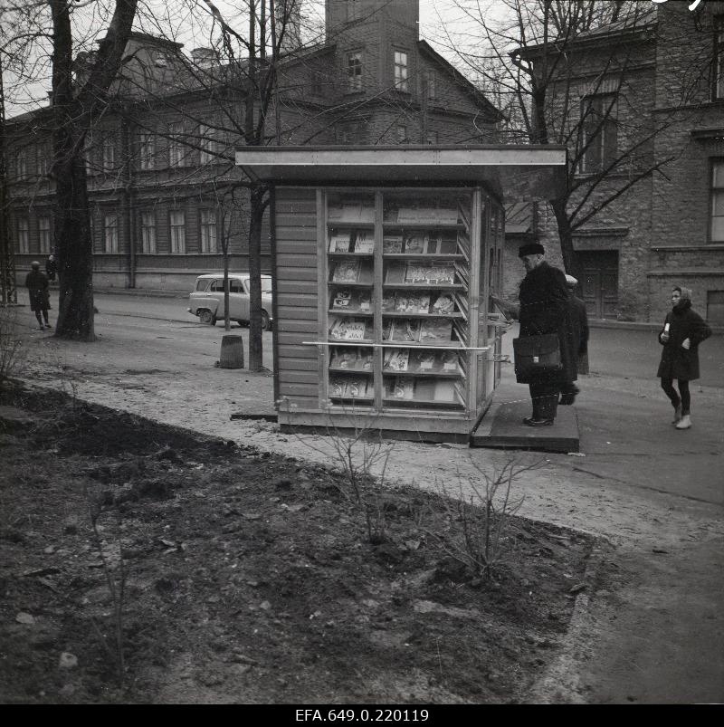 View of the newspaper hekioski on Toompuiesteel.
