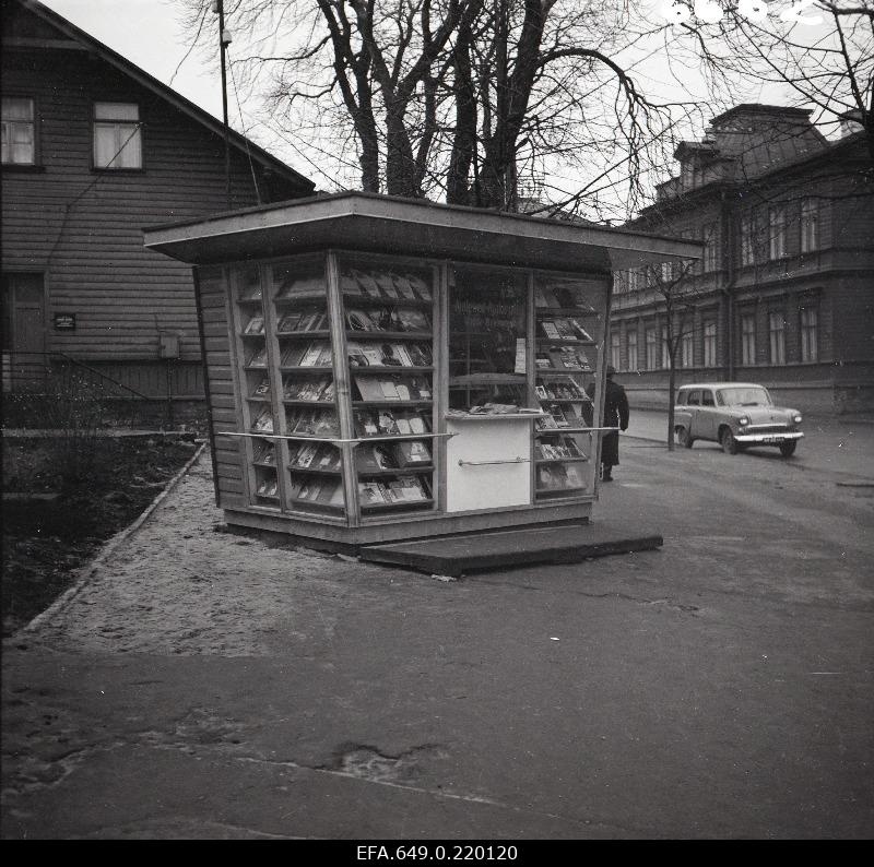 View of the newspaper hekioski on Toompuiesteel.