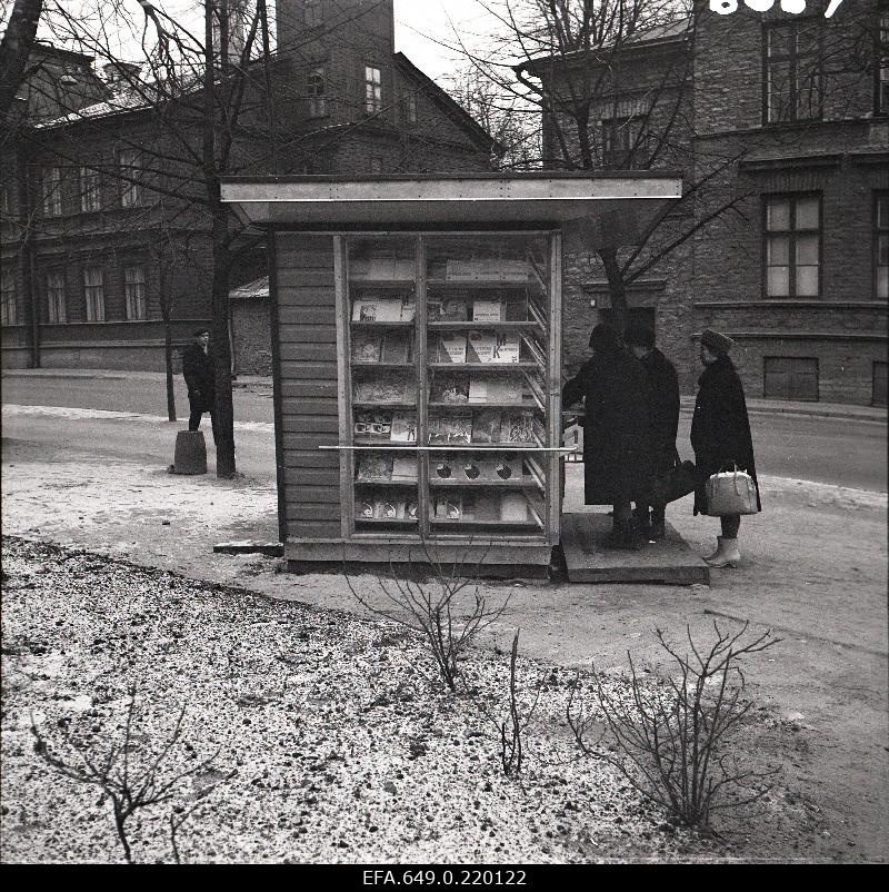 View of the newspaper hekioski on Toompuiesteel.