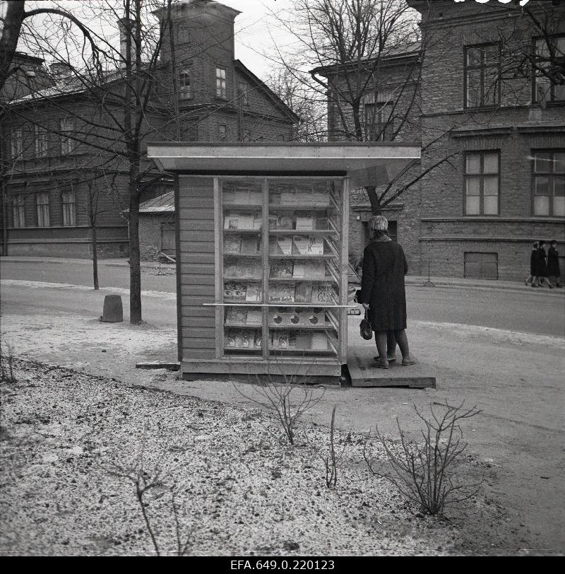 View of the newspaper hekioski on Toompuiesteel.