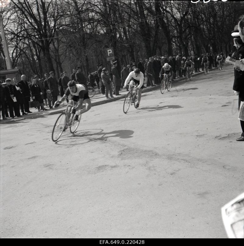 Bicycle race in the winning (Vabaduse) square.