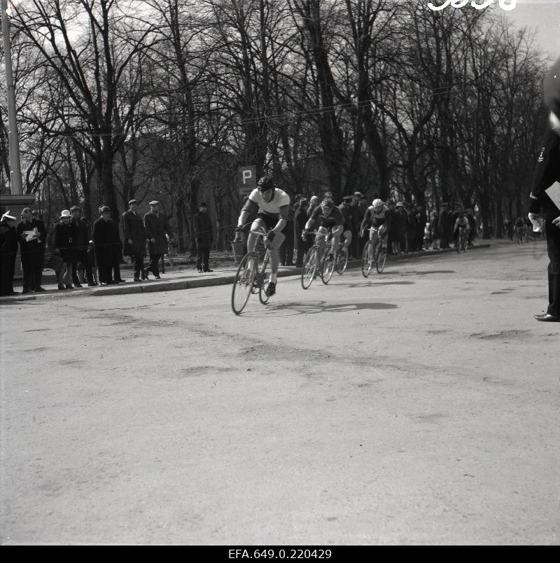 Bicycle race in the winning (Vabaduse) square.