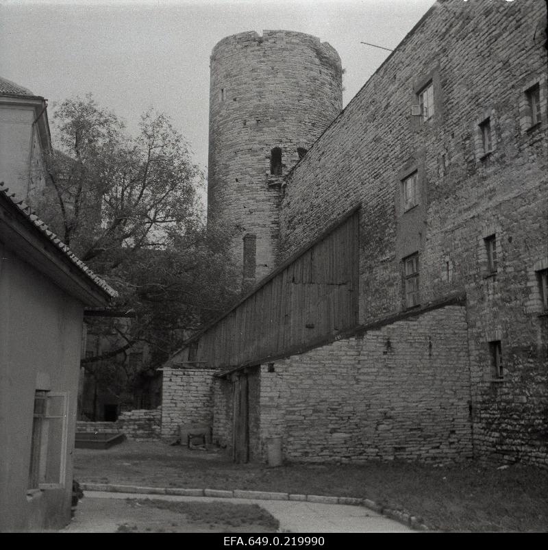 View of the Landskrone tower and the northern wall of the fortress.