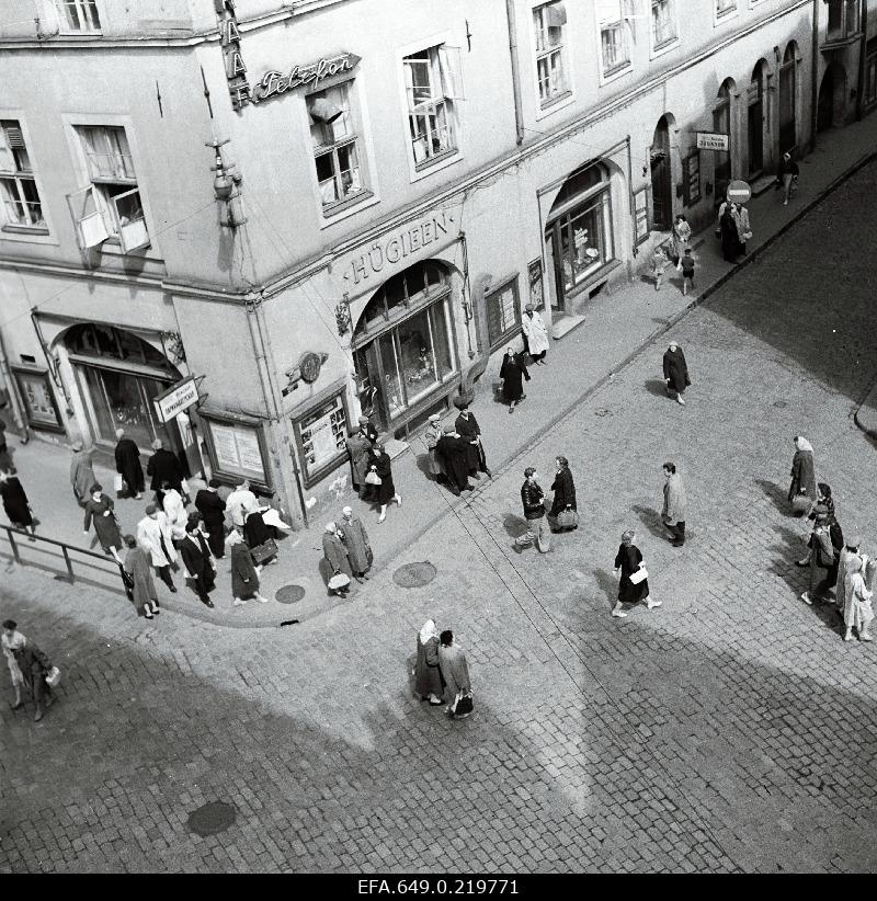 View on the corner of the Russian and Viru streets.