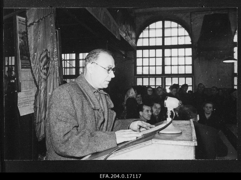 The National Union Volta Worker e. Suitso performed at the meeting, where the ambassadors were appointed to the Supreme Council of the Soviet Union.