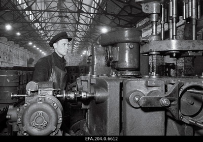 U. Heinsoo, young employee of the normal machinery of the Volta factory.  similar photo