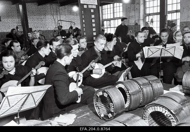 The factory Volta explosion-proof engines of the Czech Russian folkpilliorkester appeared to the workers.