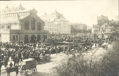 TLA 1465 1 106 - View of Tallinn market: market building, "Estonia" and German theatre  duplicate photo