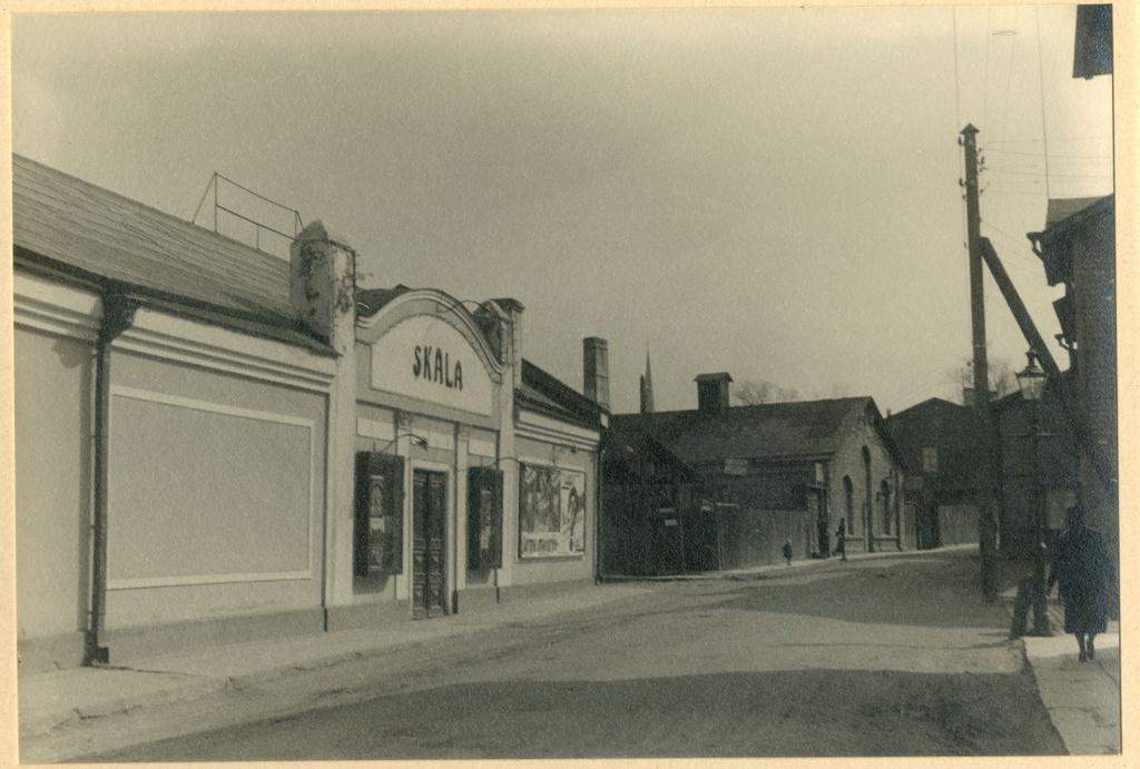 TLA 1465 1 620 Film Skala Vabriku Street 18 04 1939 Photographer e Brockner - Kino Skala Vabriku Street