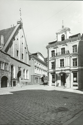 TLA 1465 1 5393 Pikk Street 17, on the right cafe-conditioner Maiasmokk Pikk Street 16 1980 photographer e Raiküla - Suurgildi building Pikk Street 17, on the right cafe-conditioner Maiasmokk Pikk Street 16  duplicate photo