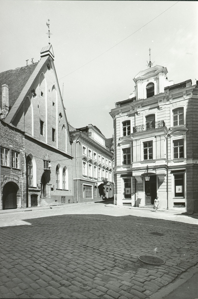 TLA 1465 1 5393 Pikk Street 17, on the right cafe-conditioner Maiasmokk Pikk Street 16 1980 photographer e Raiküla - Suurgildi building Pikk Street 17, on the right cafe-conditioner Maiasmokk Pikk Street 16