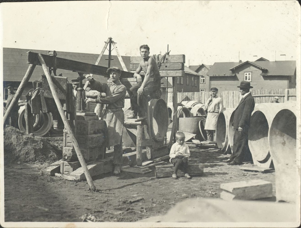 TLA 1465 1 6633 Jaan Vanaveski cement seed industry Cross 11 on yard 1931 - Jaan Vanaveski cement industry Cross 11 on yard