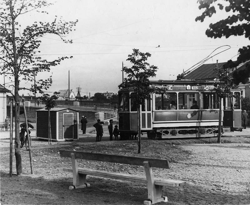 Tram in Aninkaisten park