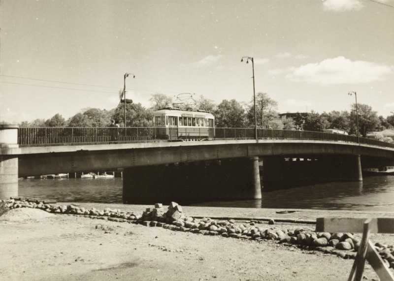 Trailer trailers on the Martins Bridge; outdoor picture