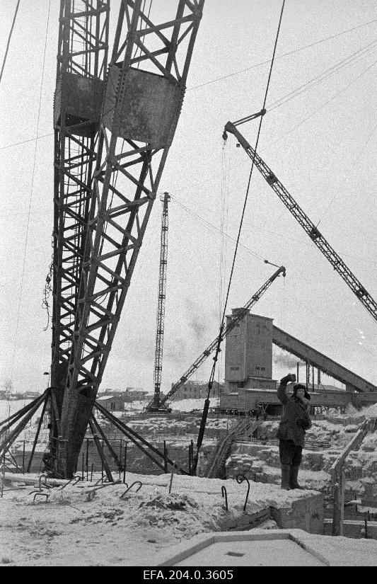 Installation of the building of the Narva Hydroelectric Power Station.