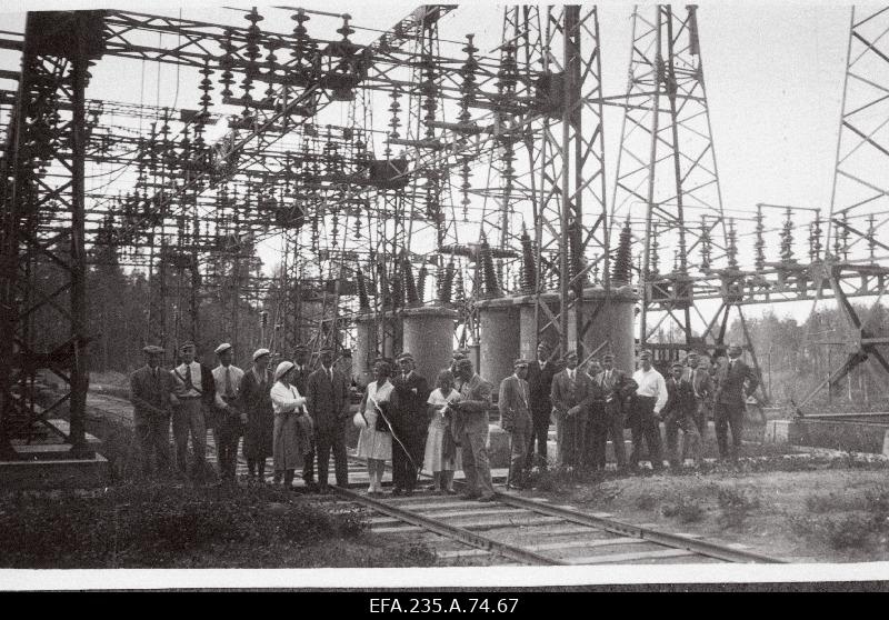 Members of the company Fraternitas Estica at the transformer of the Imatra hydroelectric power plant.