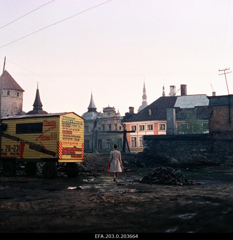The territory of the Kaubahalli, which is built in Tallinn Old Town, between the Garden and the New Street. The future Kinohouse and Theatre Union building appears in the background. (scense from the Tallinn Film game film "The time to live, time to love". With the back of Debora (Aida Zars).