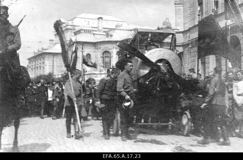 The russian 12th army's flight dormant praporchchik (flyer) Jan Mahlpuu funeral procession, in the background a blue-black-white flag weared by a soldier in white gloves.