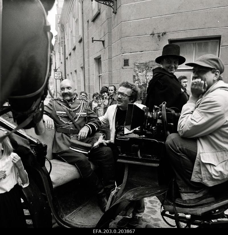 The play film "Arabella, the daughter of the robbery of the sea" in the Old Town of Tallinn. In the middle of the film director-general Peeter Simm.