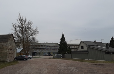 Kuressaare, Uus mudaravila, vaade Wildenbergi vabriku korstna otsast rephoto