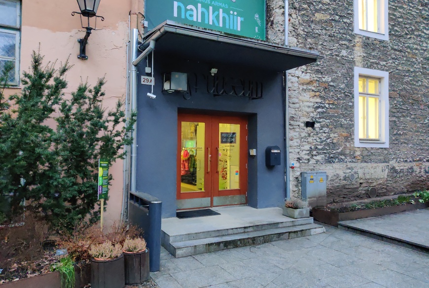 Tallinn, Lai tänav 29, värav Huecki maja õues. rephoto