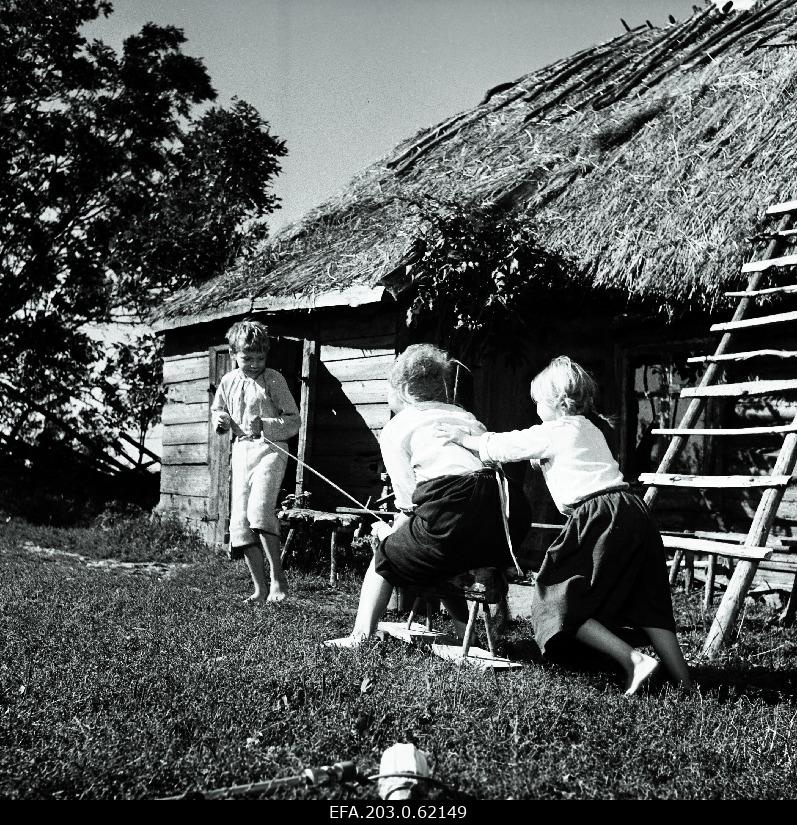 The film studio "Tallinnfilm" playfilm "Mäeküla milkman", (left) Juku- Jüri Järvet (train), Mari- Elle Eha and Anni- Lea Unt.