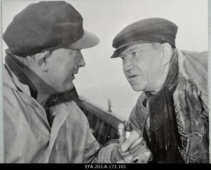 Režissor Jüri Müür (left) and actor K. Karm Filmstudio Tallinn Film Studio Writers from Sõgedate Village during filming.
