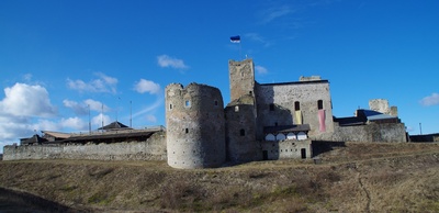 Ruins of Rakvere Castle with vallurhaav2 - Ruins of Rakvere Castle rephoto