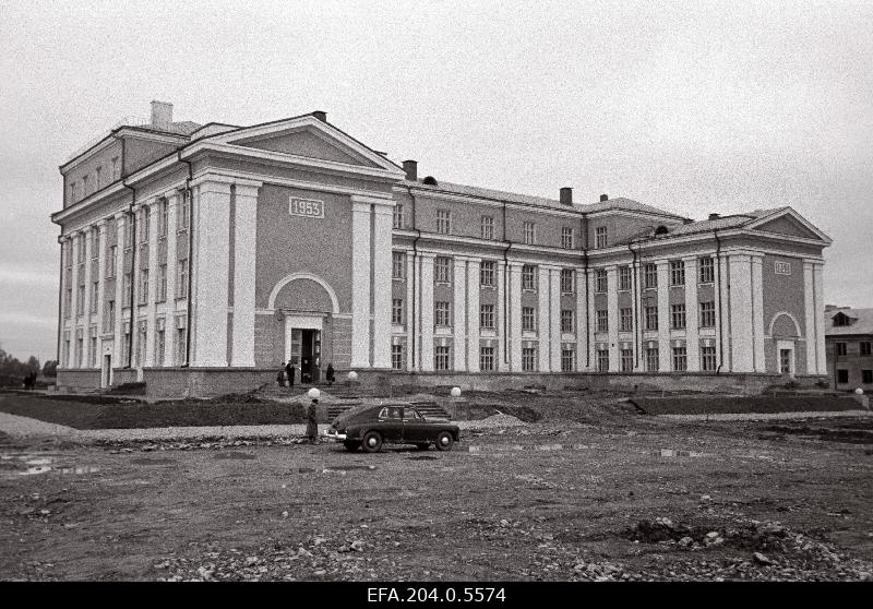 New school house in Ahtmes.