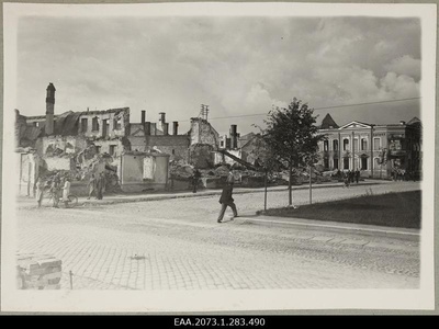 War breaks in Tartu, ruins on the corner of Raatus and Narva Street, right Henning Square  duplicate photo