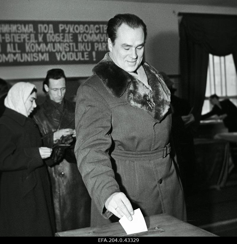 The Soviet Union's folk artist Georg Ots was elected in the 4th constituency of Tallinn Central District.