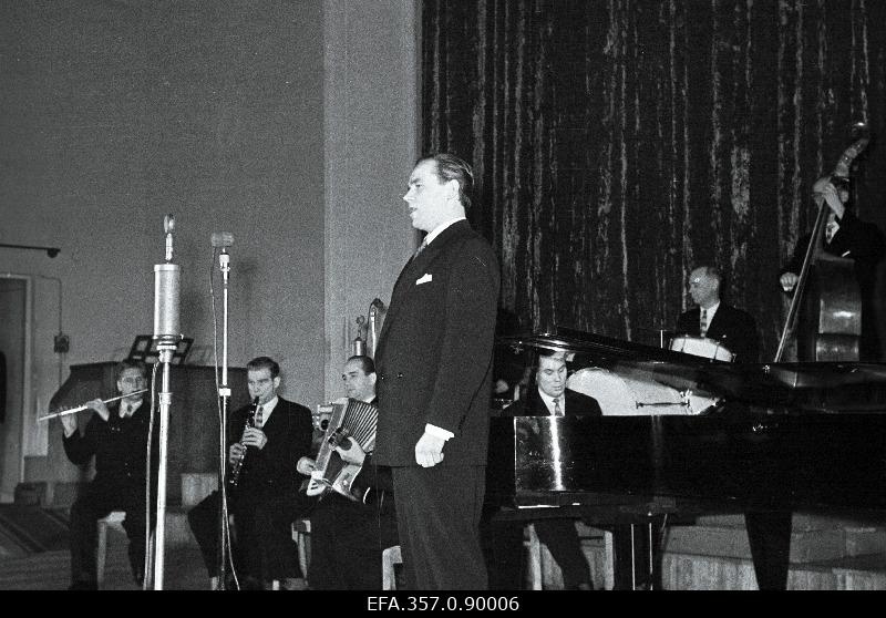 Rat "Estonia" soloist Georg Ots e. Laansoo performs in the concert hall at the concert hall.