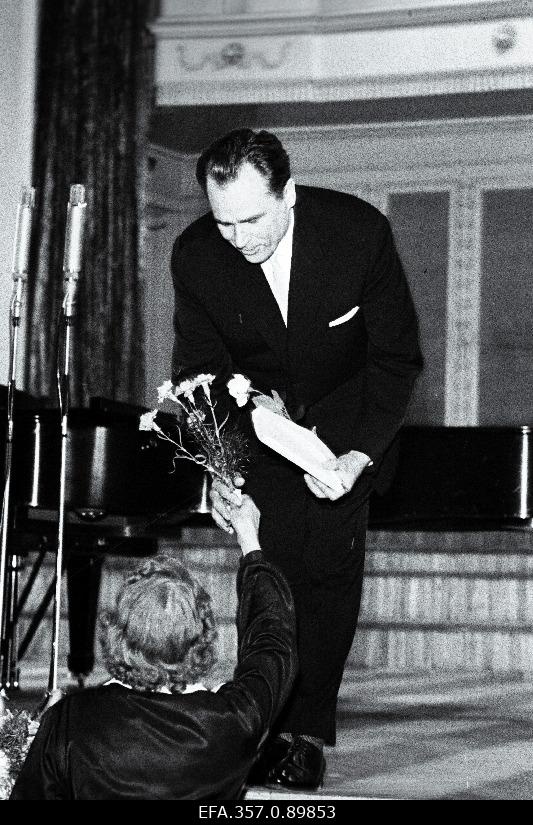 The Soviet Union's folk artist Georg Ots received flowers and gifts after the performance in the concert hall "Estonia".