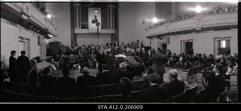 The funeral service of Georg Otsa, the singer of the Soviet Union's folk artist in Rat Estonia.