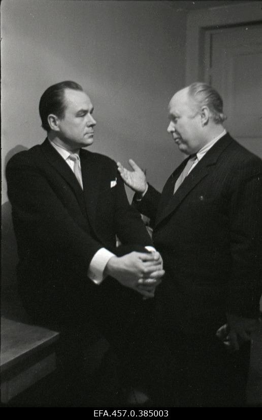 Singers Georg Ots and Artur Rinne during the concert break.