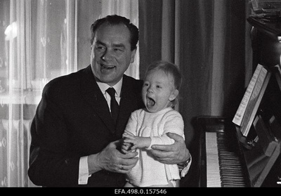Rat “Estonia” soloist Georg Ots daughter Marianne and her home.  similar photo