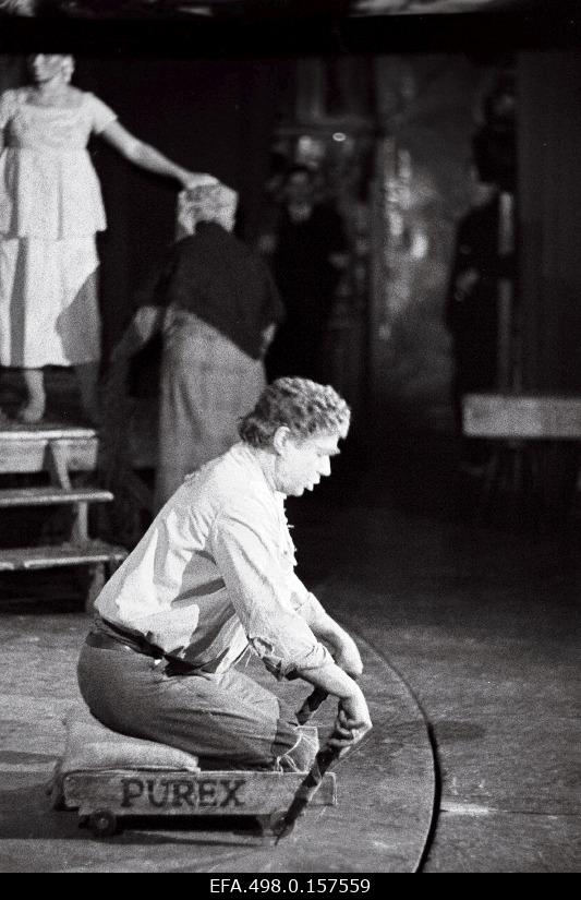 A scene from g. Gershwini’s opera “Pargy and Bess” Rat “Estonia”. At the forefront of Porgy associate Georg Ots.