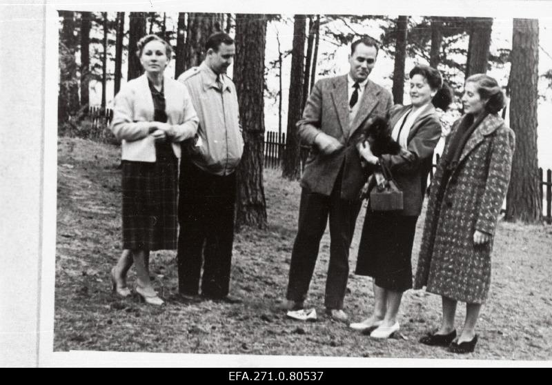 Soviet Union folk artist Georg Ots (left third) and Asta Ots (right second).
